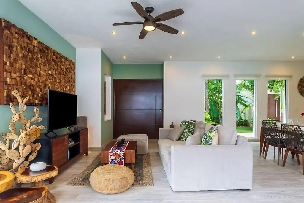 Luxury Private 3Bed Villa, Garden, Pool,Security 툴룸 빌라